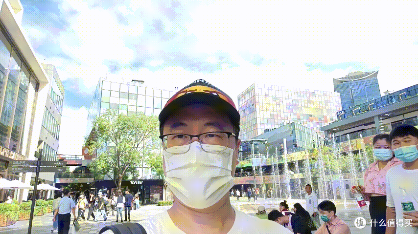 Vlog小白逛三里屯,浩瀚卓越 V2 AI跟拍稳定器够稳还有料