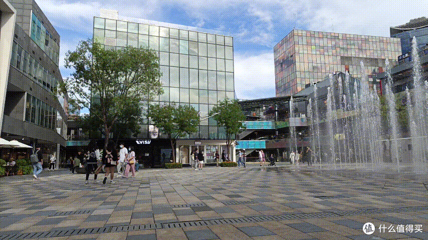 Vlog小白逛三里屯,浩瀚卓越 V2 AI跟拍稳定器够稳还有料