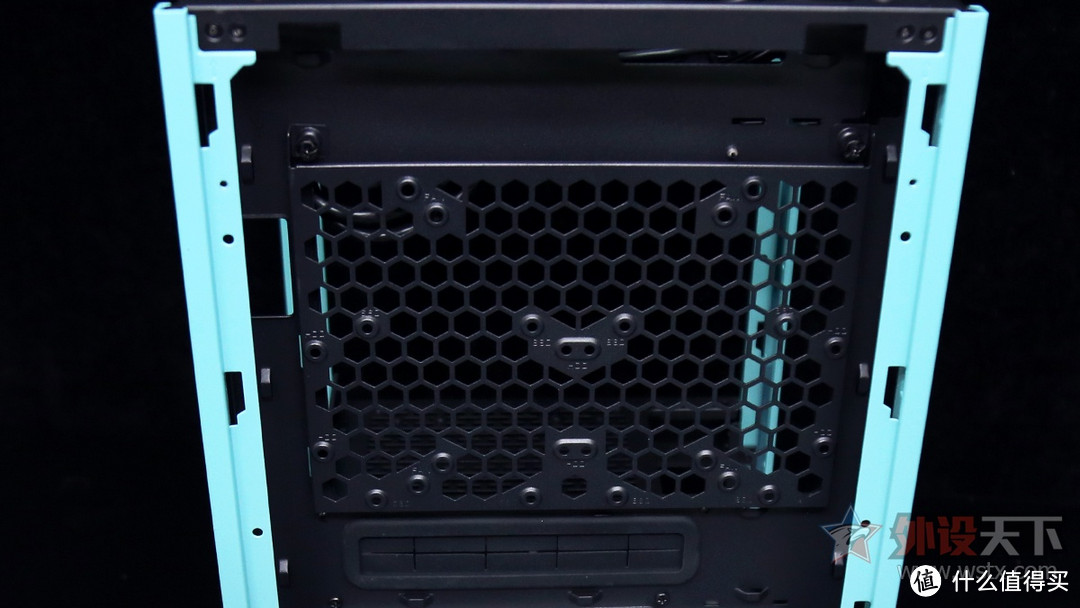 Thermaltake The Tower 100机箱简评：多彩外观的硬件展示箱