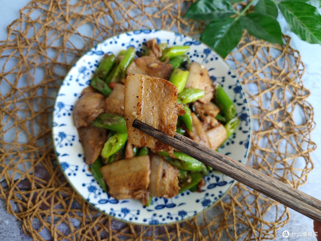 做辣椒炒肉,先炒辣椒还是先炒肉?不少人搞错了,难怪不香不好吃