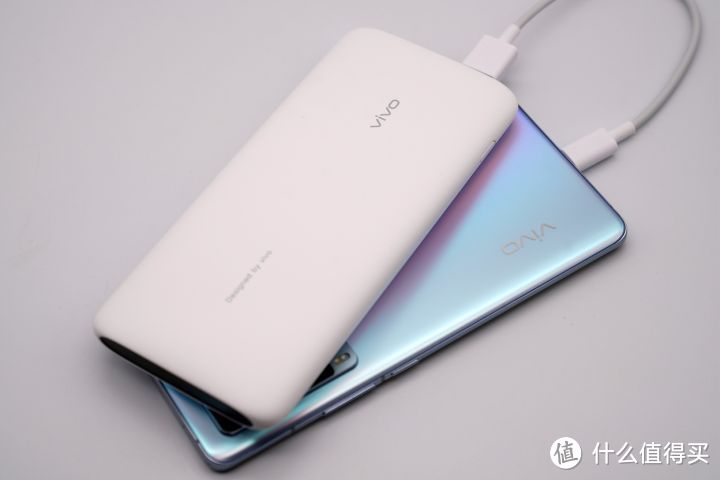 vivo 20W快充移动电源：轻薄便携，出行闪充好帮手