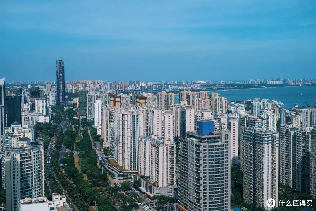 住进爱马仕橙的房间，躺在高空看海景