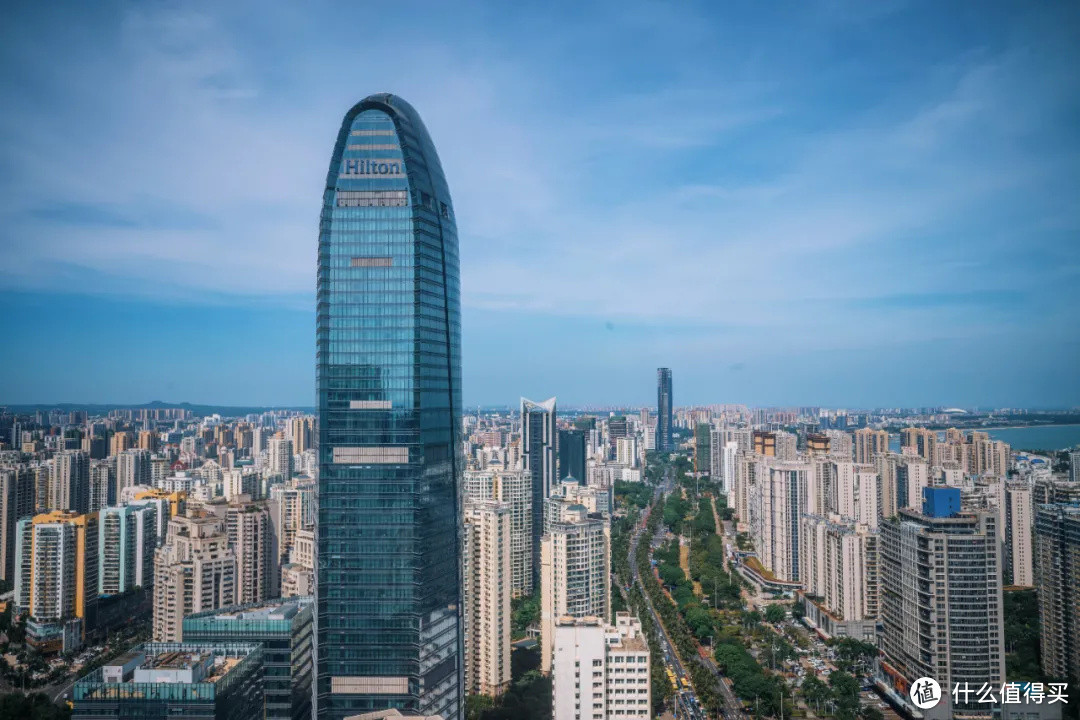 住进爱马仕橙的房间，躺在高空看海景