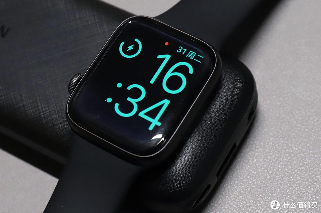 Apple Watch也有专用充电宝？绿联这快充充电宝有点意思！