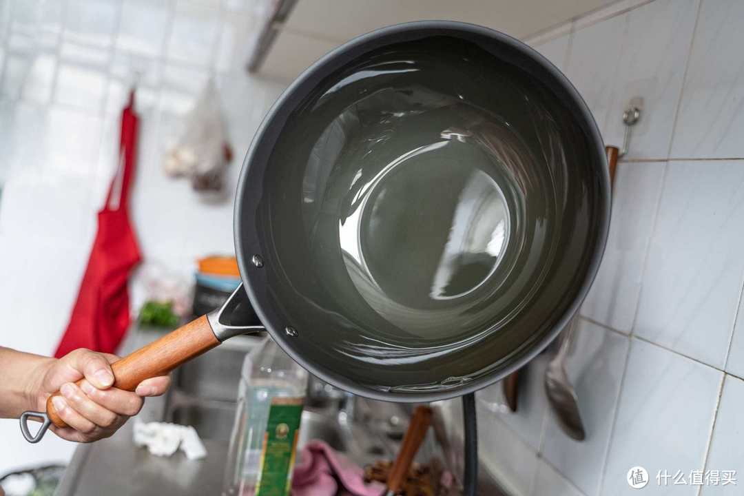 如何选一款又轻又健康的好锅？让三禾窒氮轻铁锅告诉你答案！