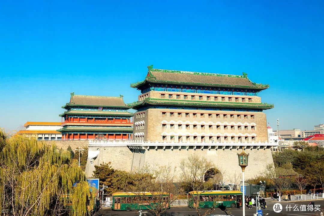 正阳门俗称前门，是明清两朝北京内城的正南门。它集正阳门城楼、箭楼、瓮城为一体，是一座完整的古代防御性建筑体系。©图虫创意