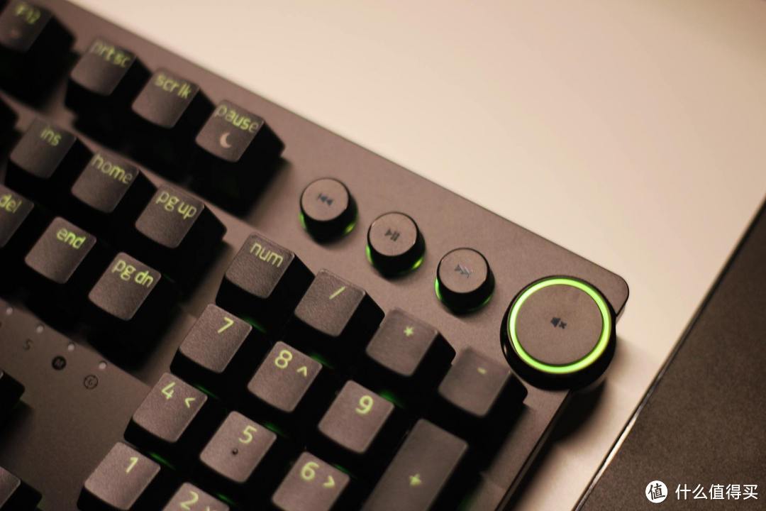Razer段落光轴+消音泡沫加持,更加快速可靠的雷蛇猎魂光蛛V2机械键盘