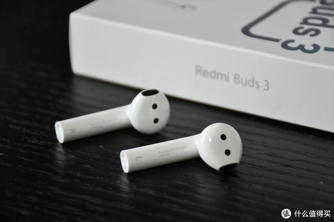 轻质佩戴，高效续航，Redmi首款半入耳式TWS耳机你打几分？