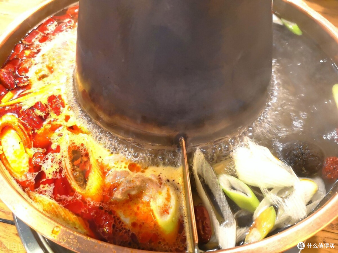 同样是吃火锅，北方和南方有哪些差异？你爱油碟还是芝麻酱？