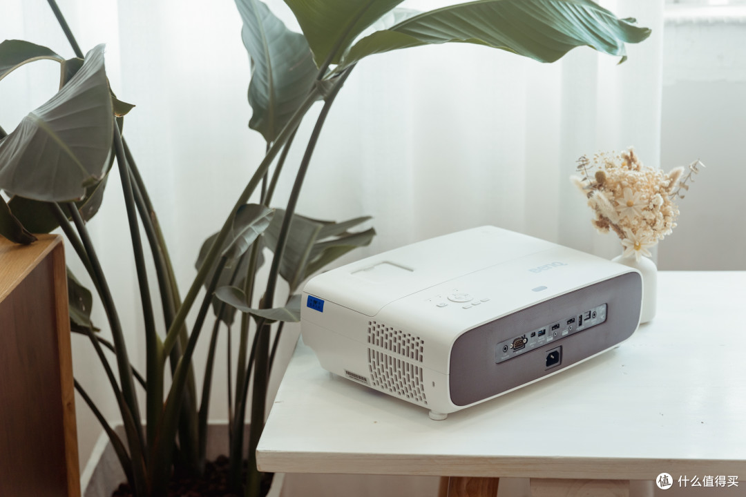 周末宅家臻享影院色彩--明基w2700 4k色准广色域投影机体验