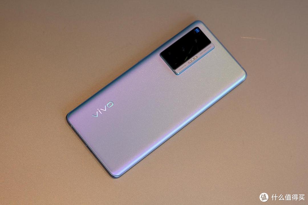 拿着vivo X70 Pro，便有经常换新机了的感觉？