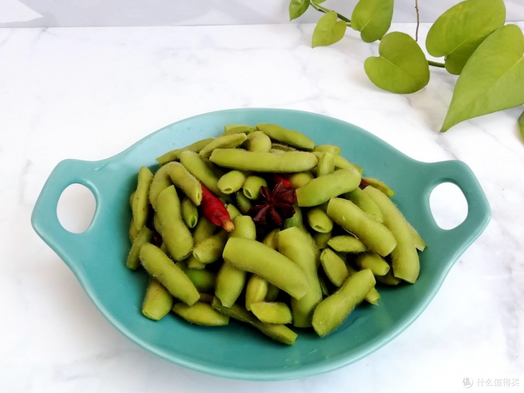 煮毛豆时,直接下锅是大错特错,多加这1步,毛豆更翠绿更入味