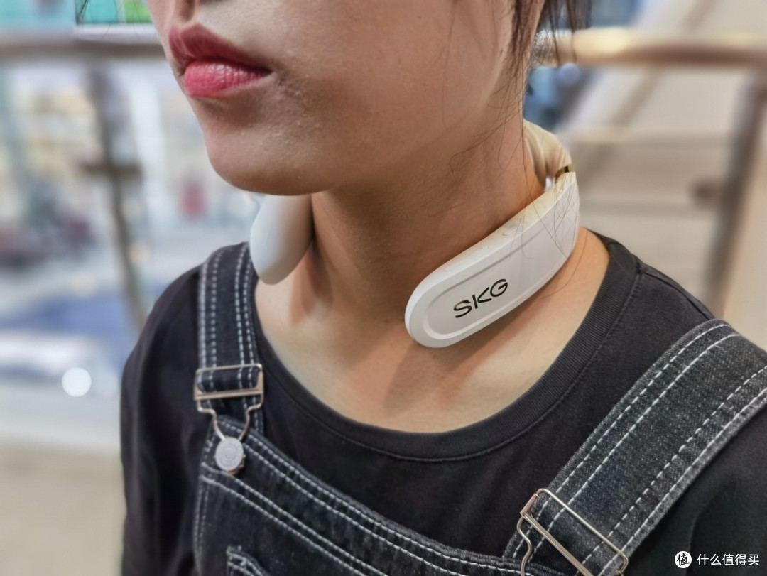 养生青年必备单品-华为智选SKG颈椎按摩仪