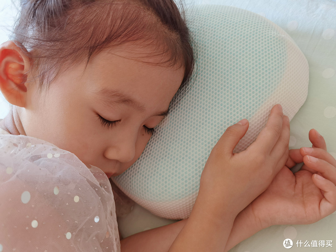 绘睡儿童凝胶枕起妙用，一夜安睡不出汗