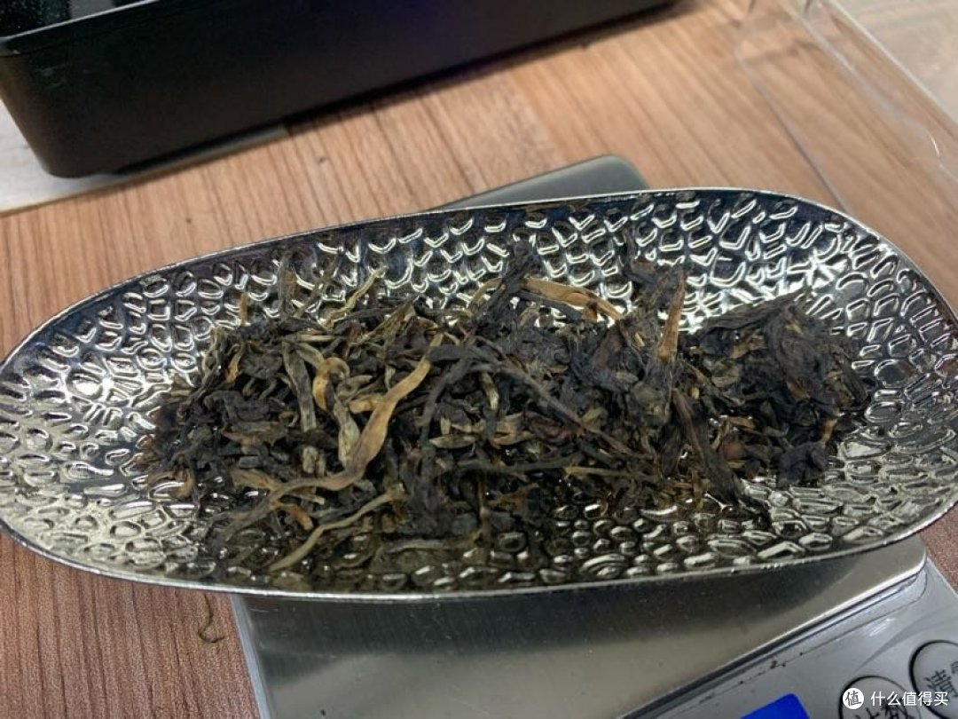条索因为是拆饼有些散碎，但看着应该原来较为细长