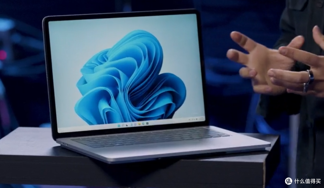微软发布高端工作站 Surface Laptop Studio,配独显,独特变形、配高刷屏