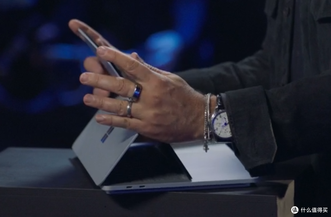 微软发布高端工作站 Surface Laptop Studio,配独显,独特变形、配高刷屏