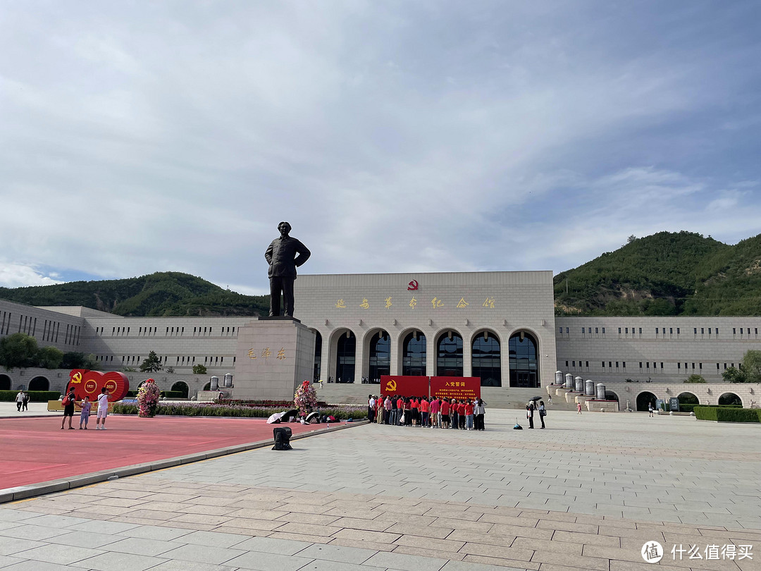 山西和陕西的分界线黄河壶口瀑布→延安南泥湾革命之旅