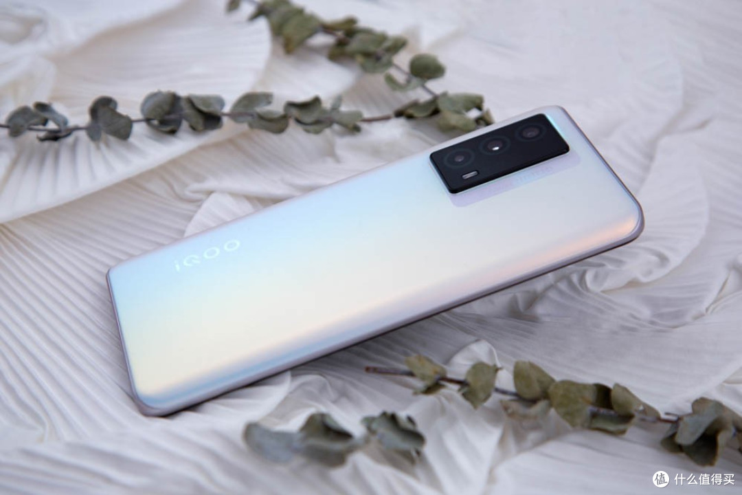 iQOO Z5首发评测：5000mAh电池+LPDDR5+UFS 3.1，性能先锋旗舰级体验