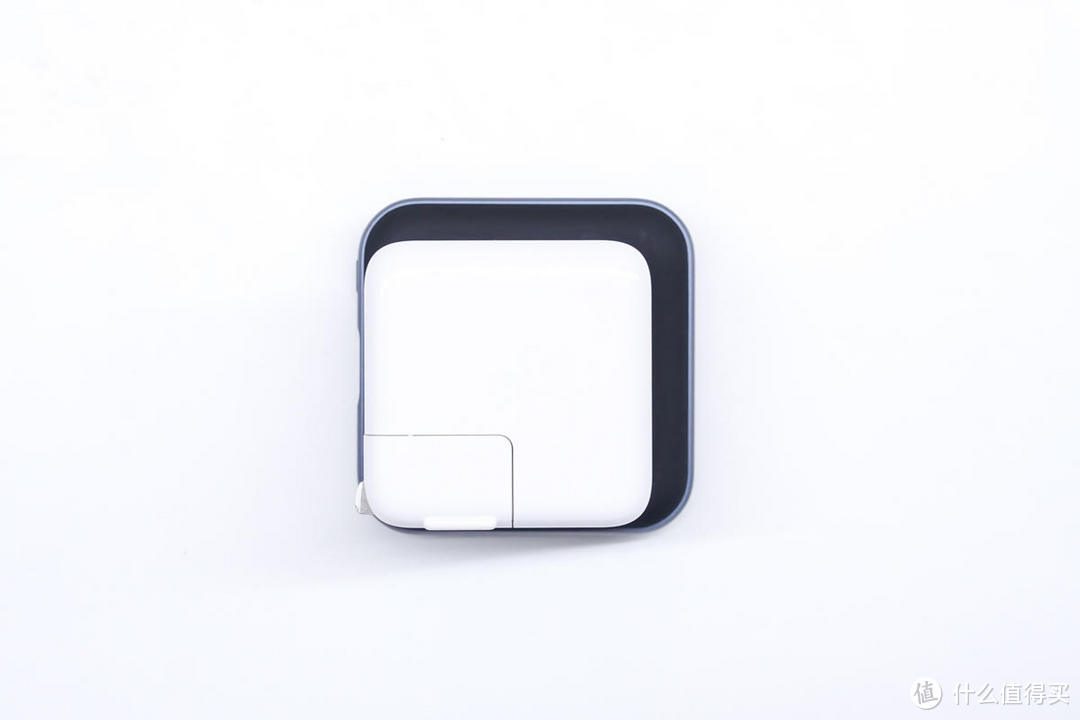 iPhone 13发布，测评一款来自MOMAX的超迷你磁吸无线充电宝