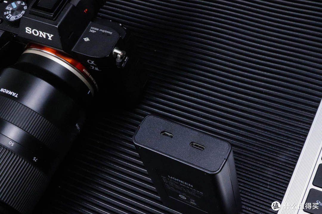 绿联NP-FZ100相机电池充电器套装：为索尼电量保驾护航