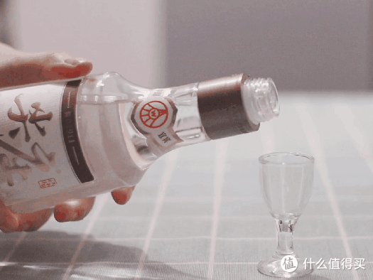 感情深,不要闷!喝五粮浓香酒,感情别憋着~