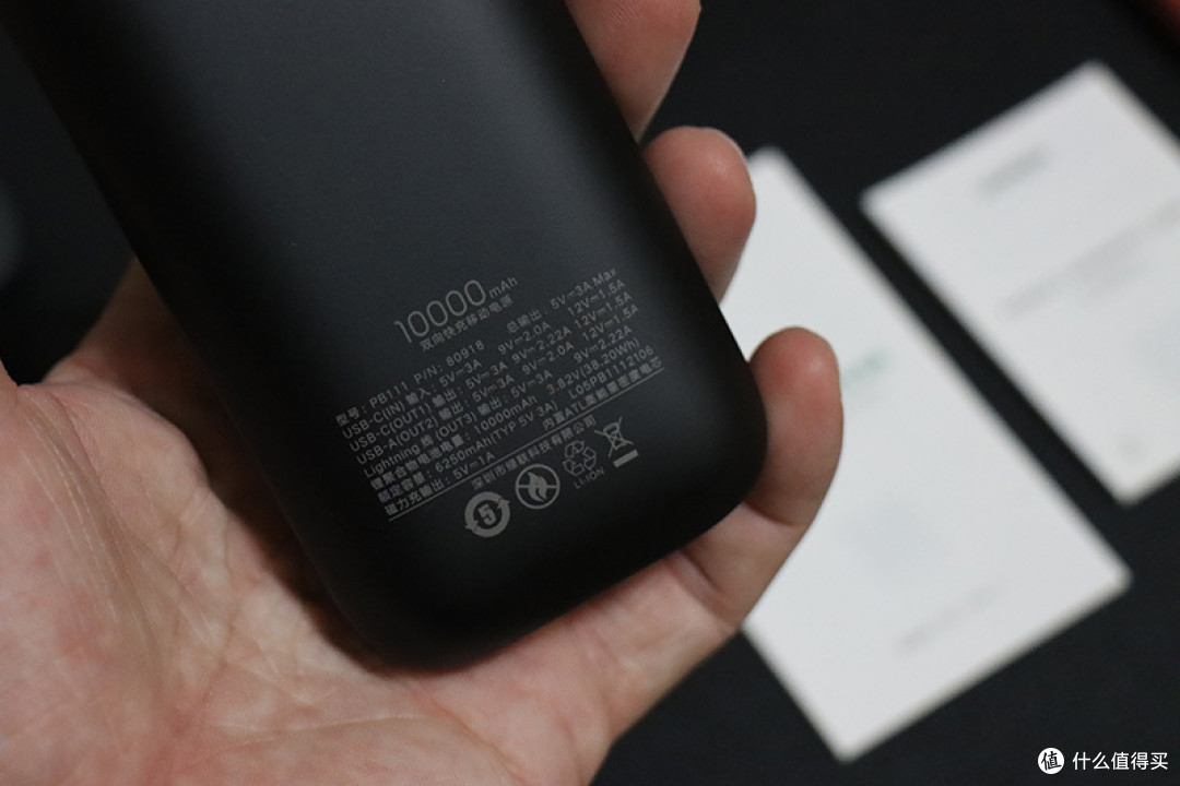 一专多能小钢炮,果粉用户爱不释手——绿联磁力充电宝