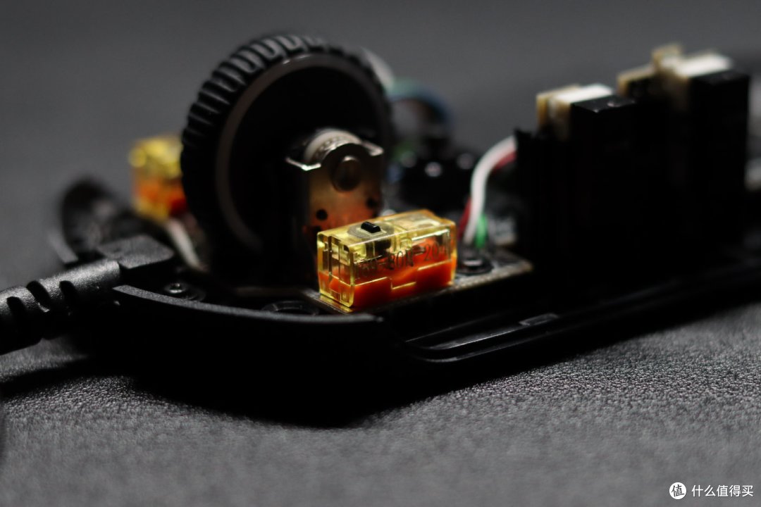 镂空轻盈 核心防尘 - 极度未知HyperX 旋火轻量化鼠标拆解评测