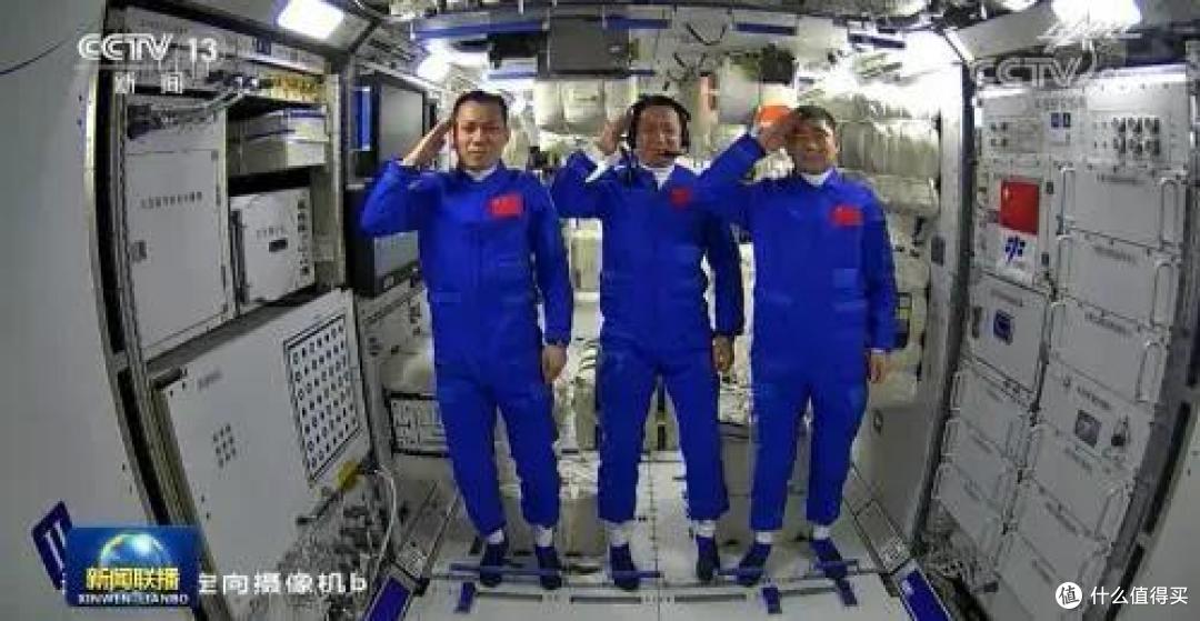 前段时间在海南岛,一口气上了7个热搜