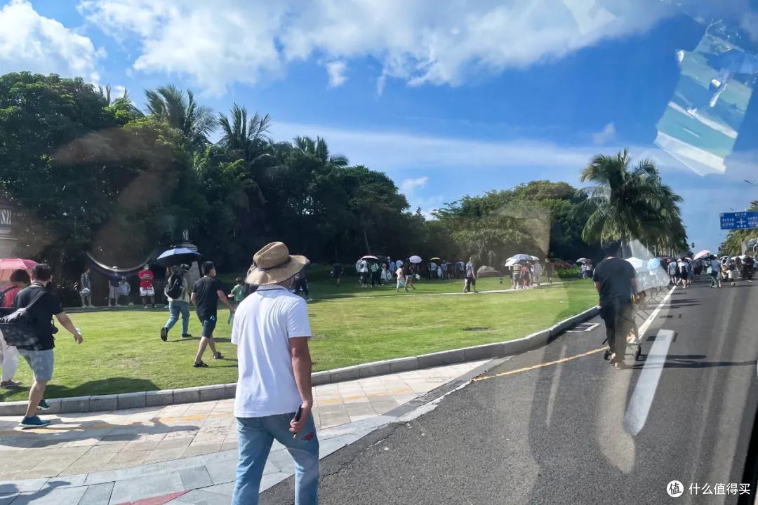前段时间在海南岛,一口气上了7个热搜
