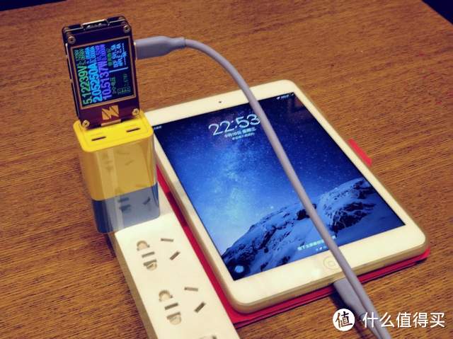 氘锋65W三口GaN充电器（小黄人版）超萌颜值，iPhone 13充电首选