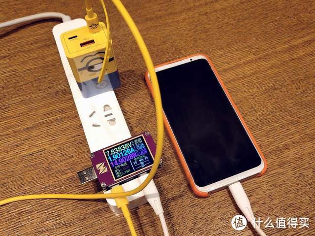 氘锋65W三口GaN充电器(小黄人版)超萌颜值,iPhone 13充电首选