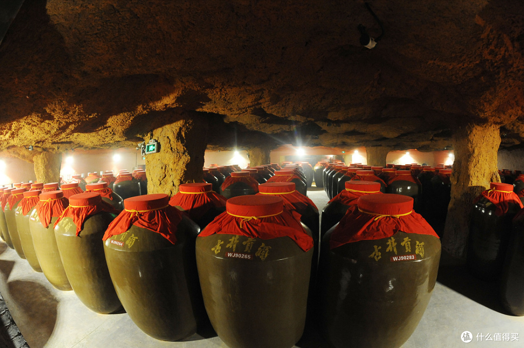 天冷喝白酒,瓶身如果出现“这行数字”,大多都是酒精酒,要少喝