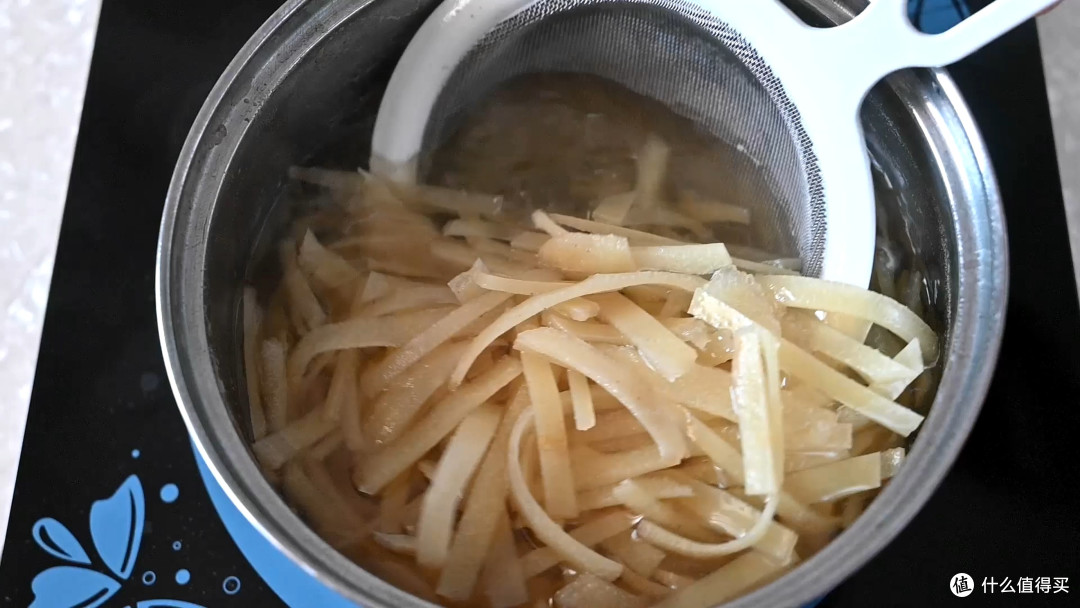 吃完的柚子皮别扔了，教你做好吃又健康的小零食——柚皮糖