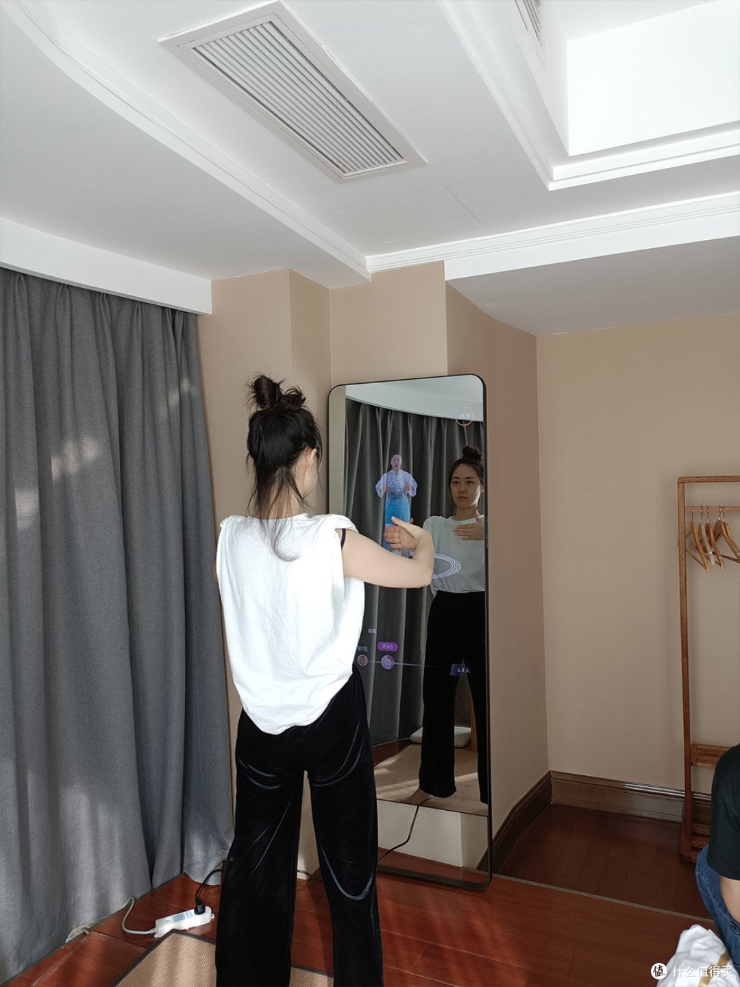 FITMORE健身镜:家庭智能健身私教