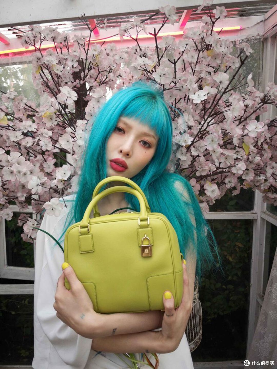 Loewe推出全新Amazona手袋,刘雯、万茜、泫雅谁的演绎更优秀?