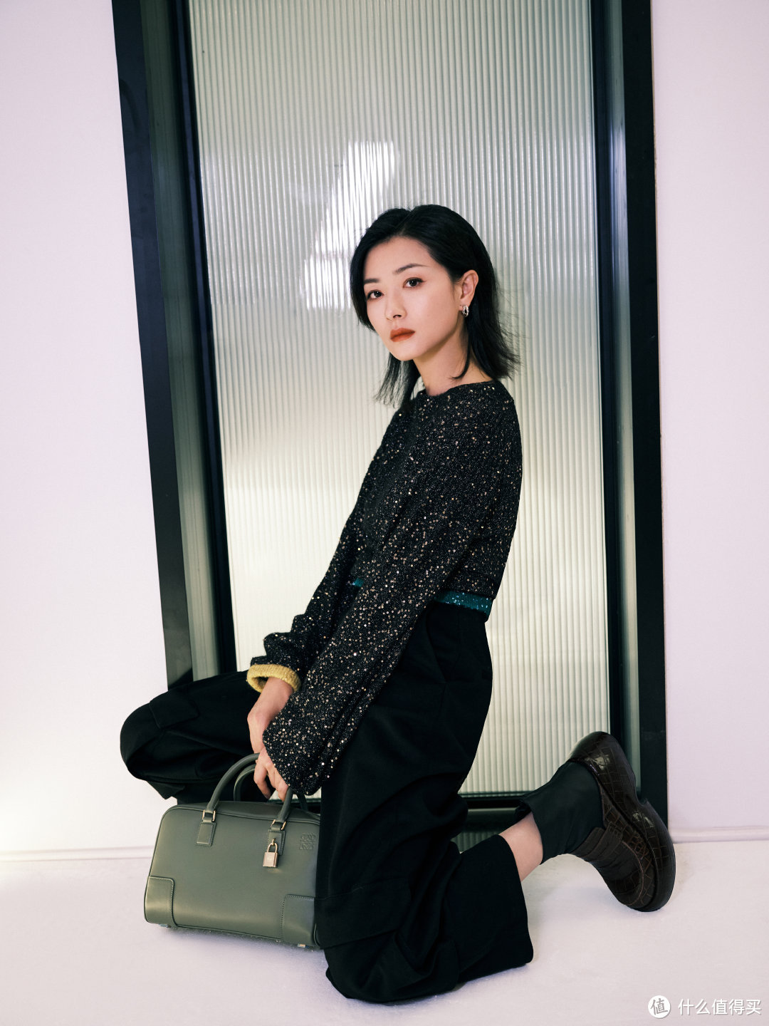 Loewe推出全新Amazona手袋,刘雯、万茜、泫雅谁的演绎更优秀?