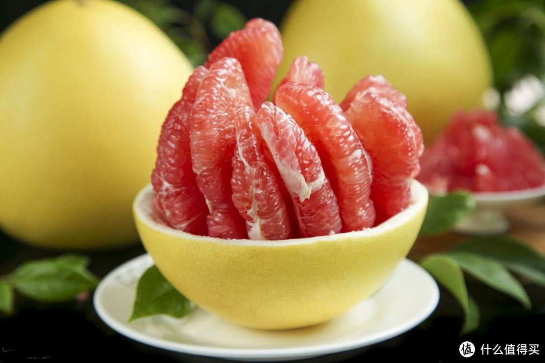 买柚子，选“尖头”还是“圆头”好，果农教你个好方法，肉多汁甜