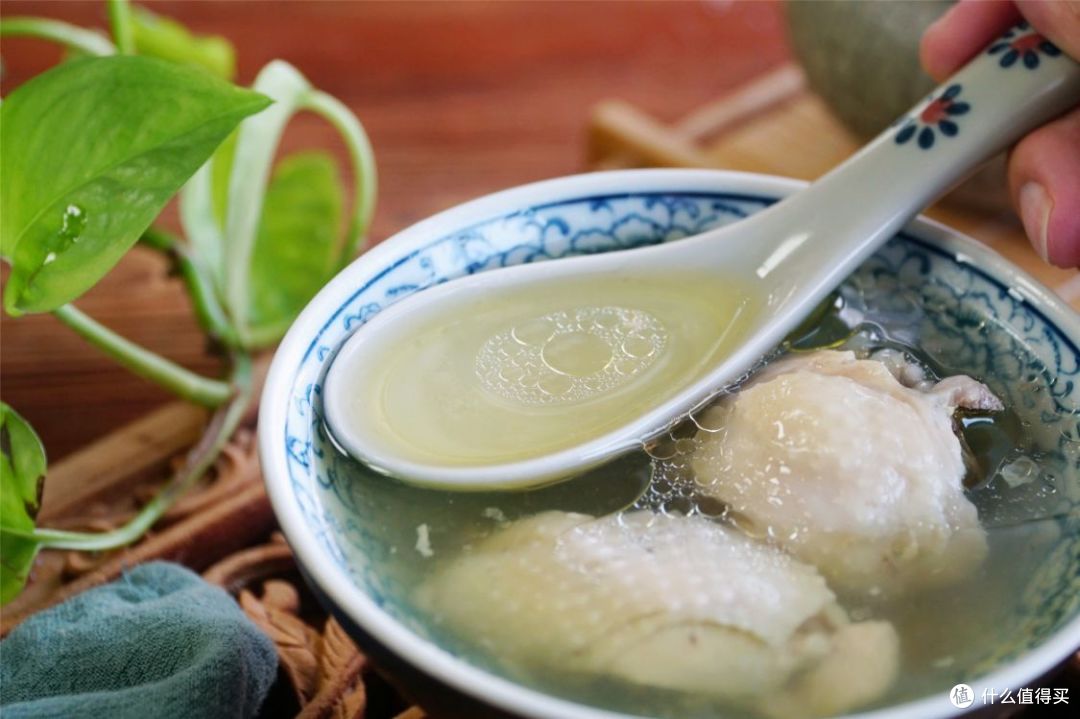 炖鸡汤,不用加一滴水,整锅都是精华,鸡汤鲜香,鸡肉爽滑好吃