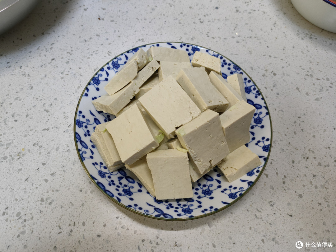 天气冷，就馋这锅“热乎菜”，三种食材一锅炖，不放肉也倍儿香