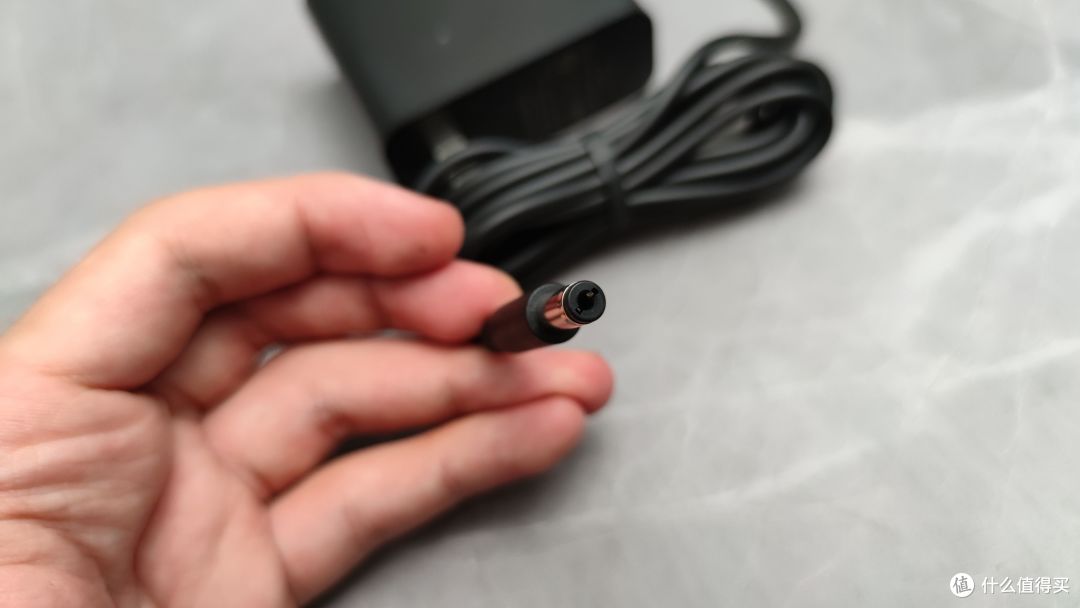 米家轻羽无线吸尘器评测：碳纤维支杆联合主机会有怎样的轻量化体验？