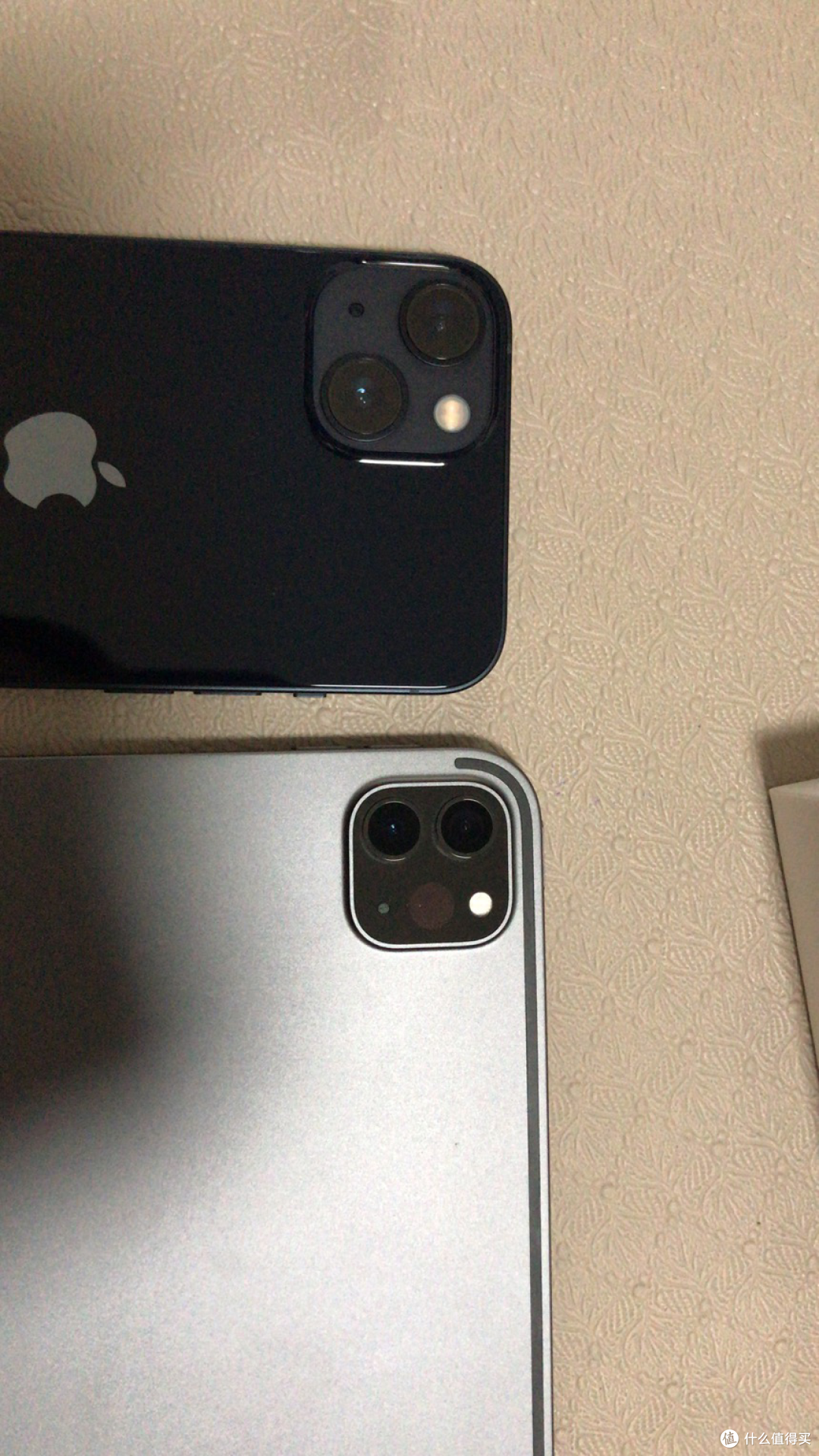 摄像头和iPad pro 简单对比,厚度突出很多