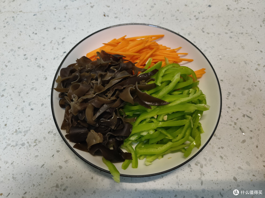 鱼香肉丝怎么做才好吃？掌握好鱼香汁比例，酸甜微辣、美味下饭