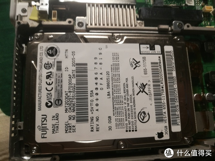 2005年的苹果笔记本今天还能用吗?(iBook G4拆机教程+可用性展示)