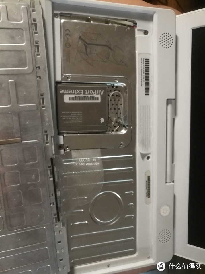 2005年的苹果笔记本今天还能用吗?(iBook G4拆机教程+可用性展示)
