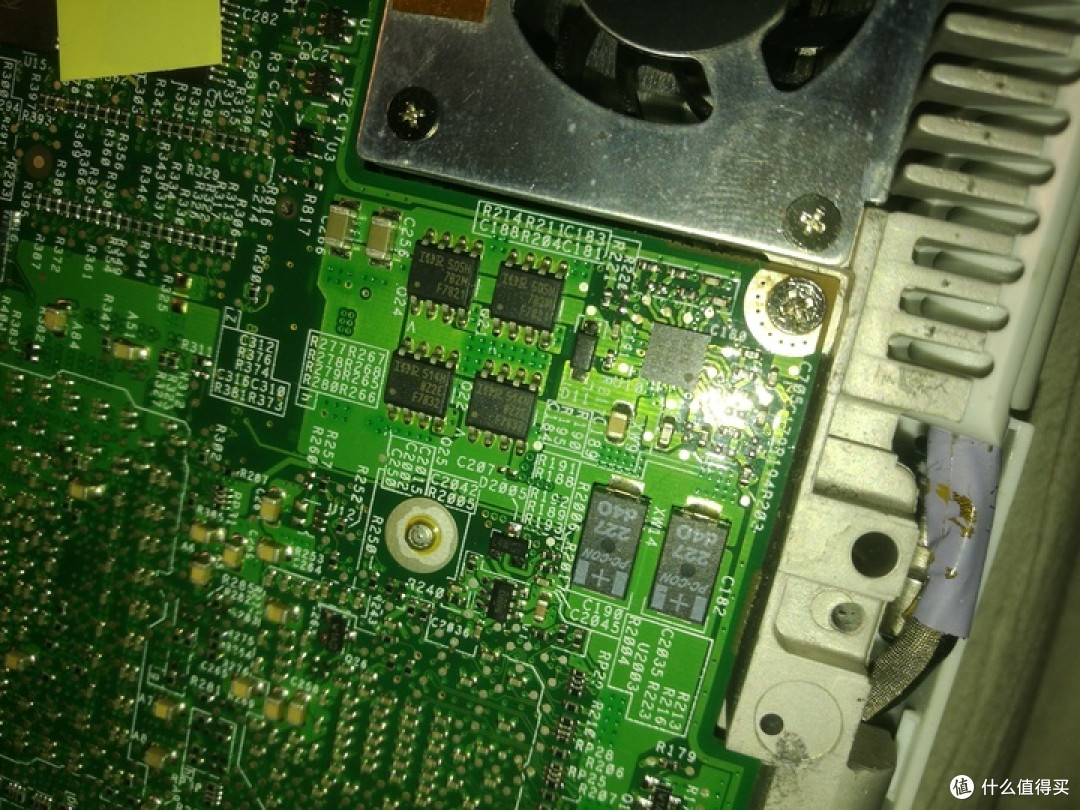 2005年的苹果笔记本今天还能用吗?(iBook G4拆机教程+可用性展示)