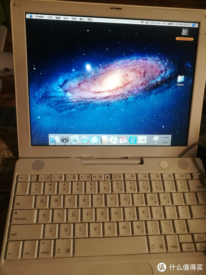 2005年的苹果笔记本今天还能用吗？（iBook G4拆机教程+可用性展示）