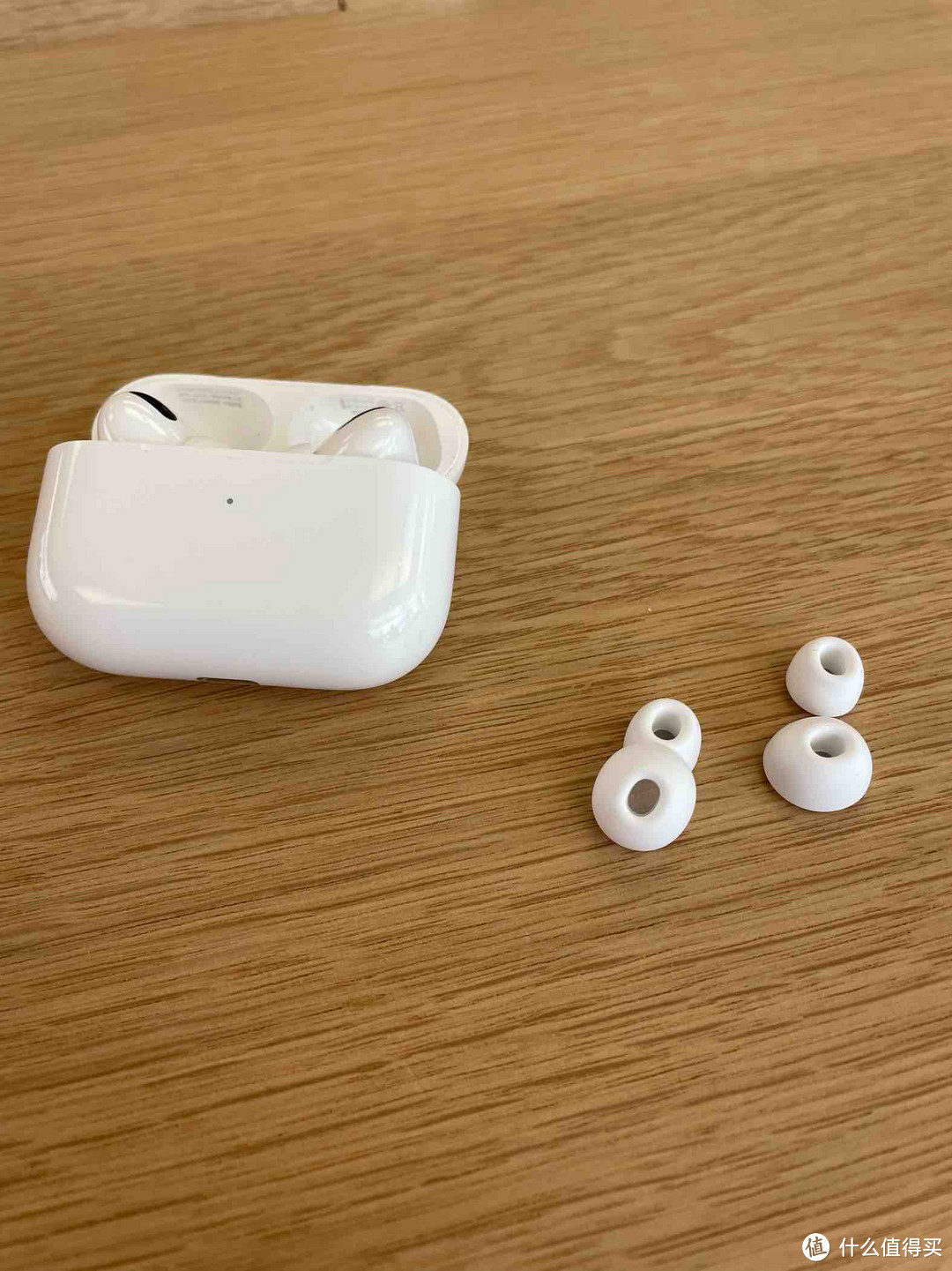 Airpods pro 我都忘记充电盒子上还有这个按钮