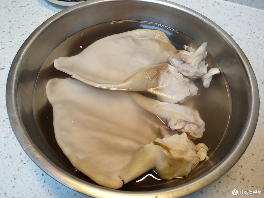 猪身上“最贵”的一个部位，资深酒友最爱吃，卤香入味吱吱脆