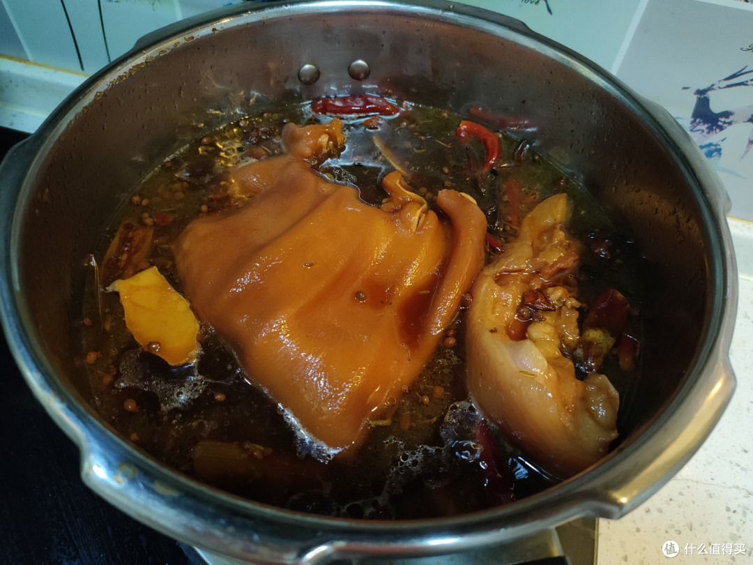 猪身上“最贵”的一个部位，资深酒友最爱吃，卤香入味吱吱脆